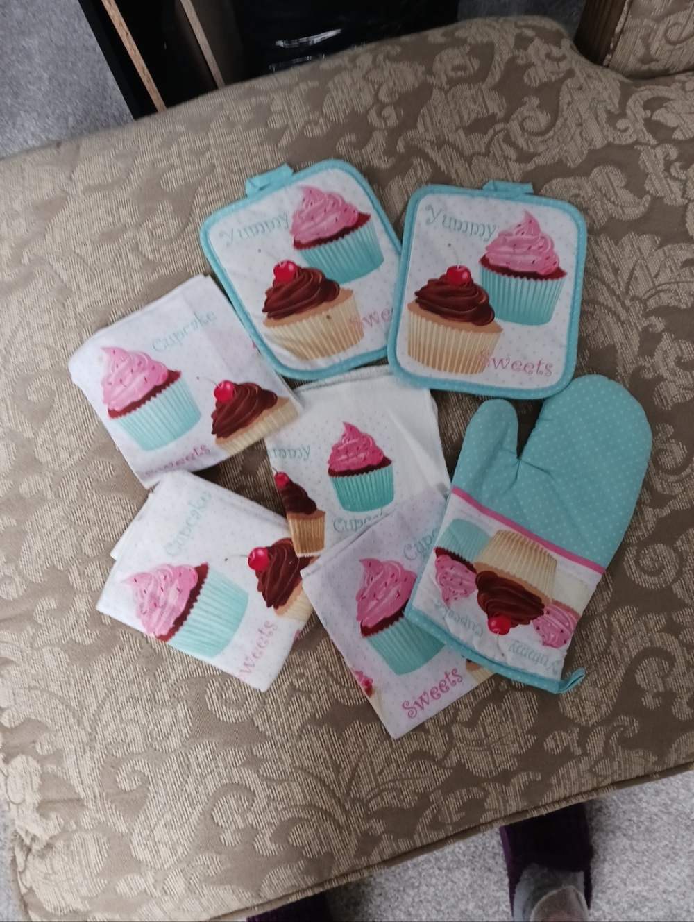 7 PIECE Kitchen Cupcake Oven Mitt, Potholder & Dish Towel Set